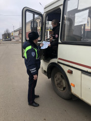 сотрудники Госавтоинспекции напомнили водителям автобусов важные правила безопасности - фото - 1