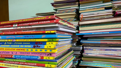 книги, собранные налоговиками, принесут радость проживающим в доме-интернате - фото - 1