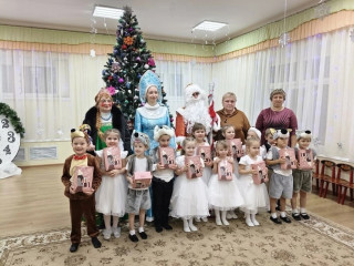 прошли праздничные утренники для подготовительной, средней и старших групп - фото - 1