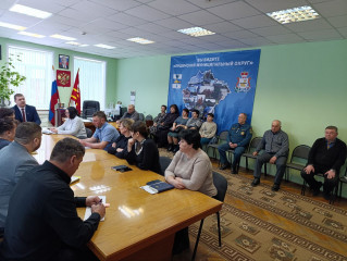 на планерке у Главы - фото - 1