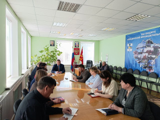 на планерке у Главы - фото - 1