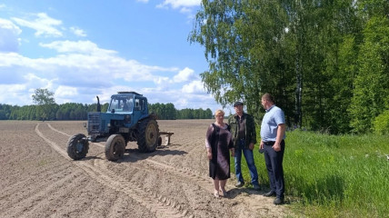 хорошие новости с полей Ершичского округа: наши аграрии успешно завершают яровой сев и почти выполнили плановые задания - фото - 2