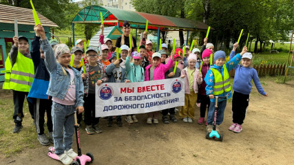 «внимание, дорога!» - сотрудники Госавтоинспекции Рославля провели увлекательное мероприятие для детсадовцев - фото - 1