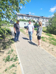 официально приняты работы по обустройству нового безопасного тротуара по ул. Ленина - фото - 1