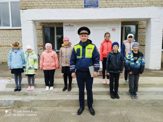 госавтоинспекторы Рославля проводят для школьников «Пятиминутки безопасности» - фото - 2